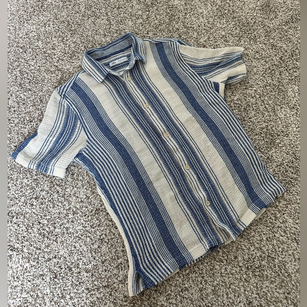 ZARA Short Sleeve Towel-Like Button Down. Men’s Medium